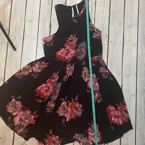 FREE PEOPLE PLEATED Dress
Halter style top
Size 2